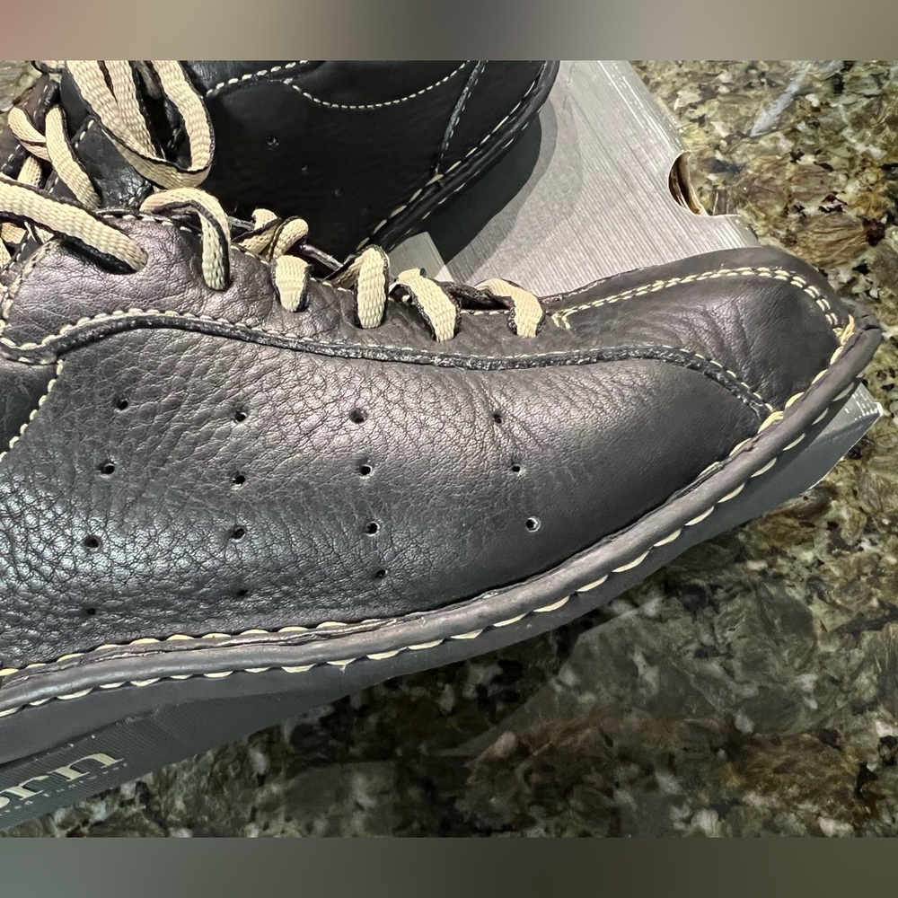 Born Leather Women’s Sports Shoes  7.5 M